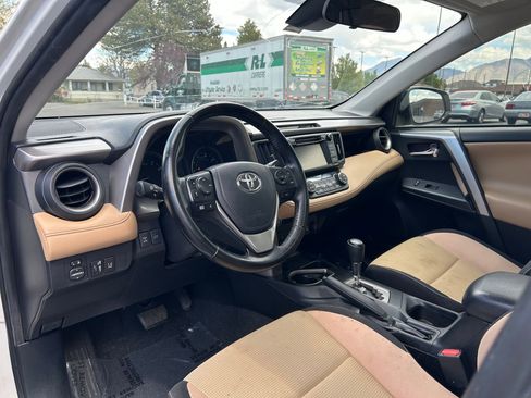 Used 2017 Toyota RAV4 XLE AWD/4WD image 11