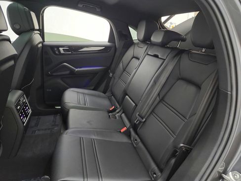 Used 2023 Porsche Cayenne Coupe image 15