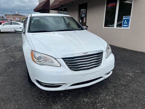 Used 2013 Chrysler 200 Limited FWD image 2