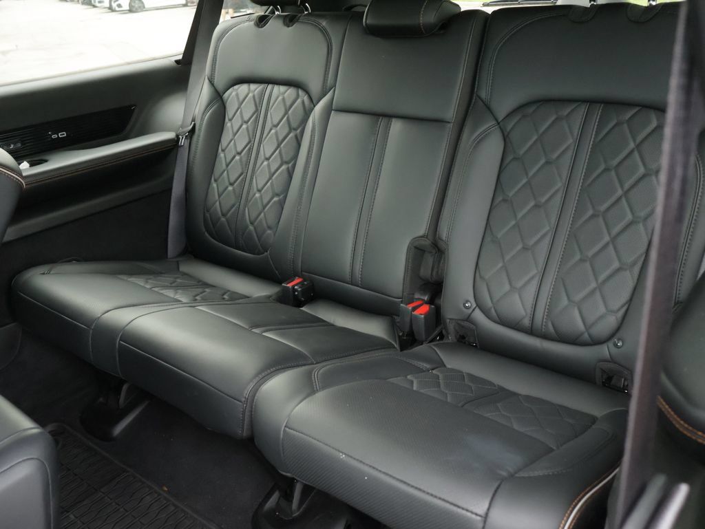 Used 2024 Jeep Grand Wagoneer L Series III AWD/4WD image 17