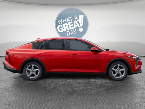 New 2025 Kia K4 LXS image 7