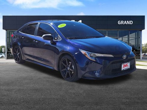 Used 2021 Toyota Corolla LE image 2