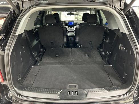 Used 2023 Ford Explorer XLT w/ Equipment Group 202A AWD/4WD image 28