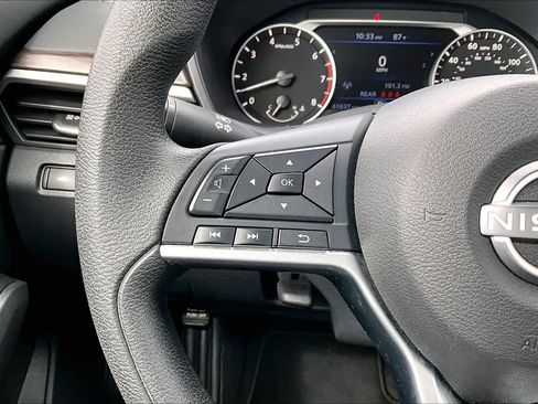 Used 2024 Nissan Altima 2.5 SV FWD image 24
