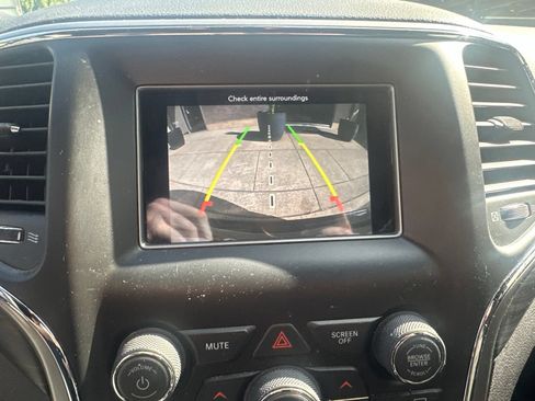 Used 2020 Jeep Grand Cherokee Laredo AWD/4WD image 10