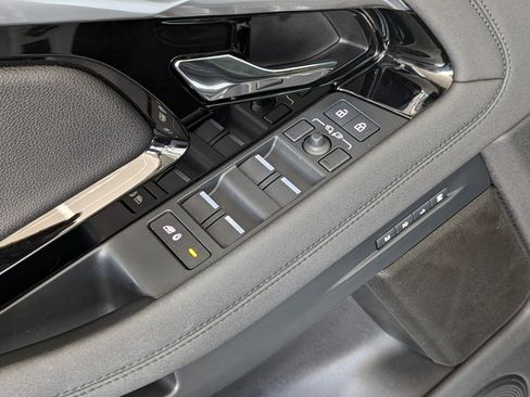 Used 2023 Land Rover Range Rover Evoque SE image 30