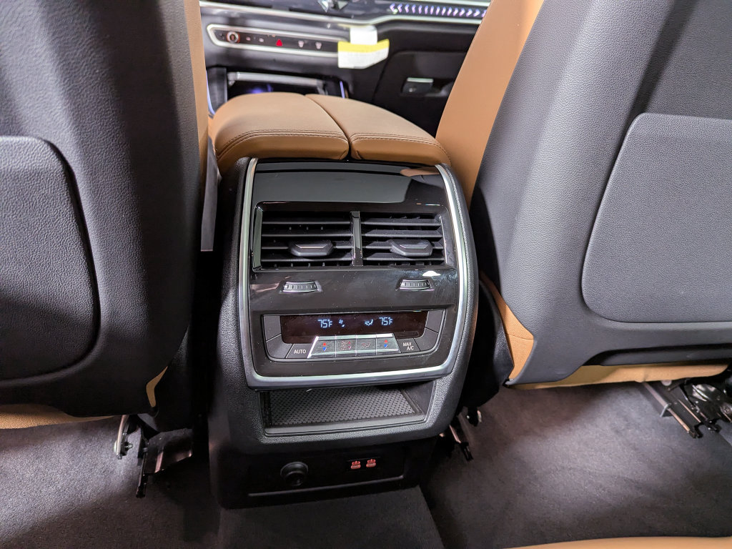Used 2026 BMW X5 xDrive40i w/ M Sport Package AWD/4WD image 44