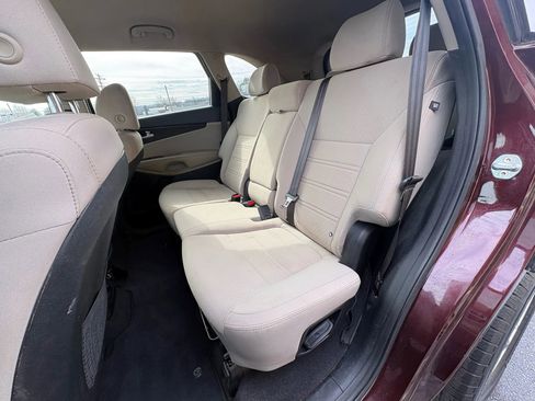 Used 2019 Kia Sorento LX image 12