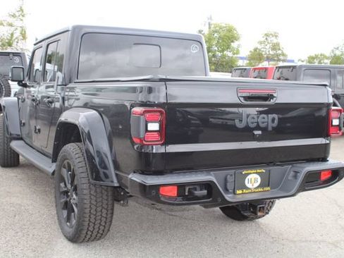 Used 2022 Jeep Gladiator Overland AWD/4WD image 3