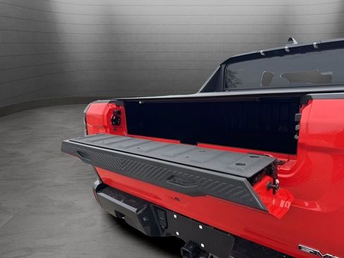 New 2025 GMC Hummer EV 3X w/ LPO, Illumination Package image 10