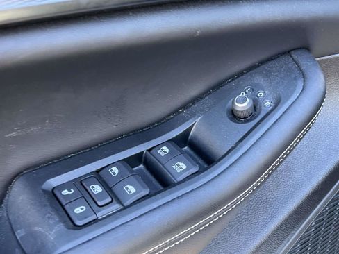 Used 2024 Jeep Grand Cherokee Altitude image 11