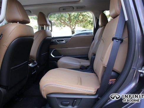 Certified 2026 INFINITI QX80 Luxe image 17