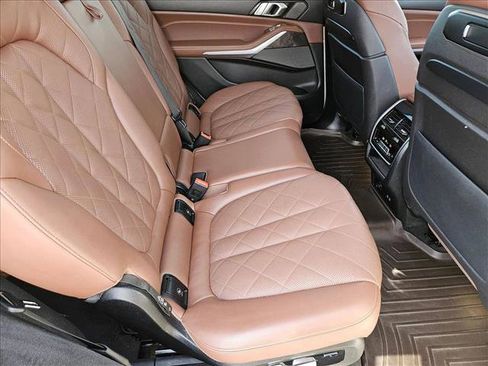 Used 2023 BMW X7 xDrive40i w/ Premium Package image 19