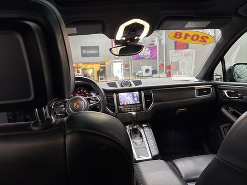 Used 2018 Porsche Macan Sport Edition image 19