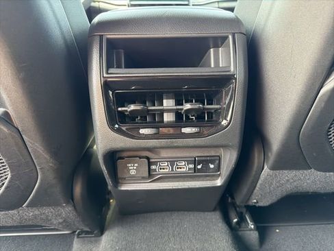 Used 2025 Jeep Grand Cherokee Limited image 13