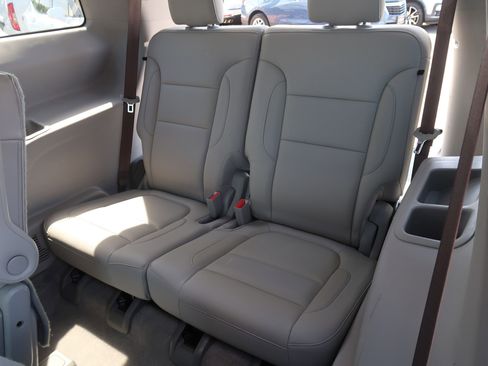 Used 2018 GMC Acadia SLT AWD/4WD image 37