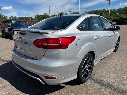 Used 2016 Ford Focus SE w/ SE Sport Package FWD image 5