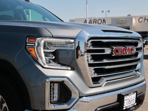 Used 2022 GMC Sierra 1500 SLT w/ SLT Premium Package AWD/4WD image 9