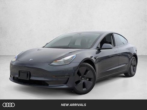 Used 2023 Tesla Model 3 Standard Range image 1