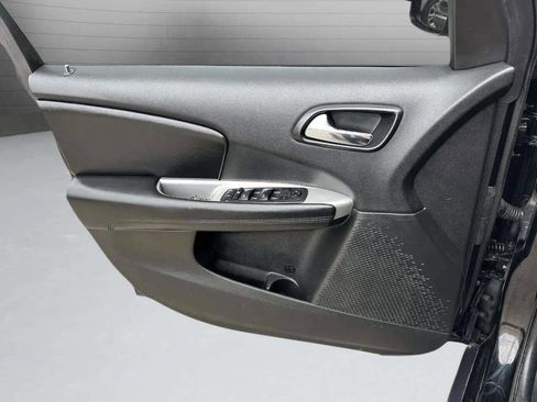 Used 2018 Dodge Journey SE w/ Blacktop Package image 23