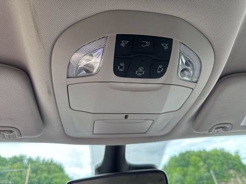 Used 2024 Chrysler Pacifica Touring-L FWD image 45