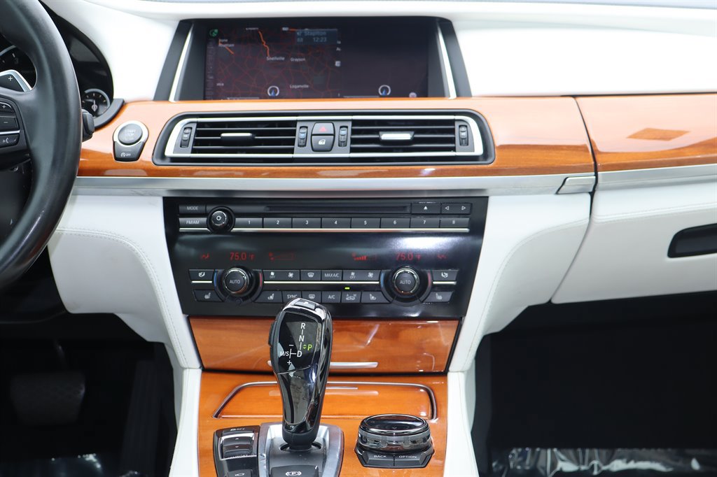 Used 2015 BMW 750Li RWD image 18