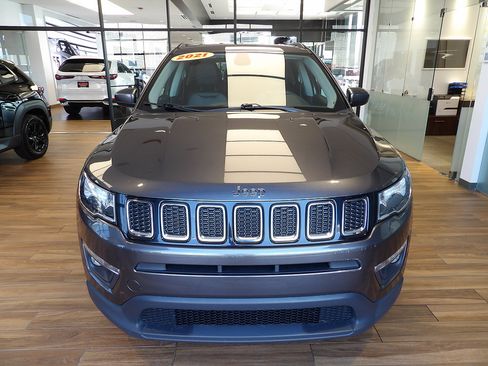 Used 2021 Jeep Compass Latitude AWD/4WD image 2
