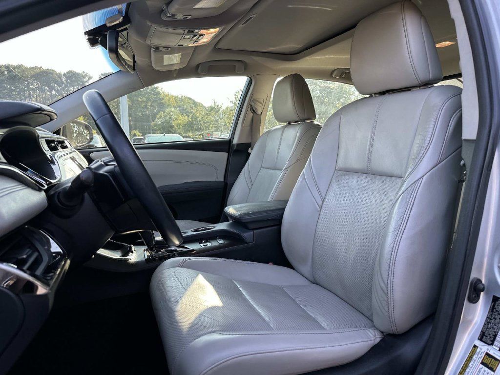 Used 2013 Toyota Avalon Limited FWD image 21