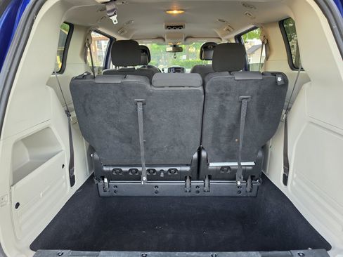 Used 2019 Dodge Grand Caravan SE FWD image 10