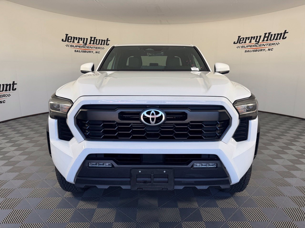 Used 2025 Toyota Tacoma TRD Off-Road AWD/4WD image 5