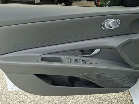 Used 2024 Hyundai Elantra SEL FWD image 14