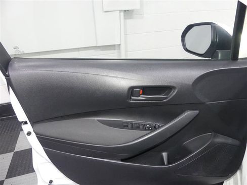Used 2022 Toyota Corolla LE image 17