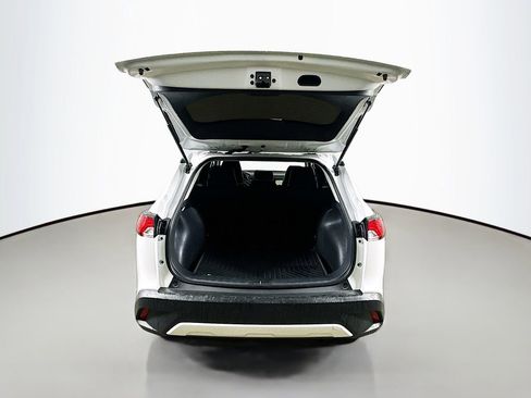 Used 2024 Toyota Corolla Cross LE image 24