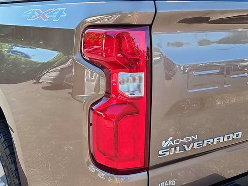 Used 2019 Chevrolet Silverado 1500 Custom w/ Custom Value Package AWD/4WD image 10