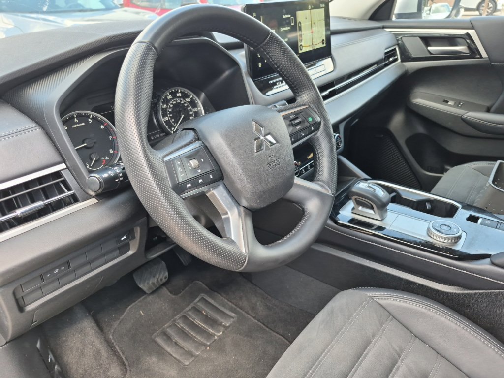 Used 2025 Mitsubishi Outlander SE AWD/4WD image 7