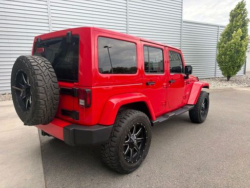 Used 2018 Jeep Wrangler Unlimited Sahara AWD/4WD image 5