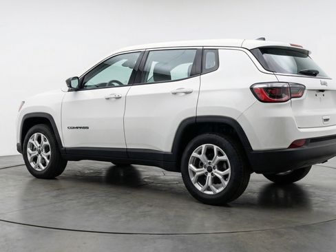 Used 2025 Jeep Compass Latitude AWD/4WD image 6