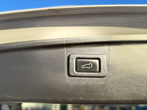 Used 2018 Subaru Outback 3.6R Touring AWD/4WD image 19