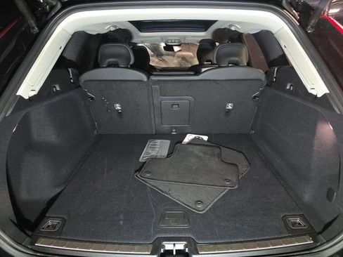 Used 2025 Volvo XC60 B5 Plus image 13