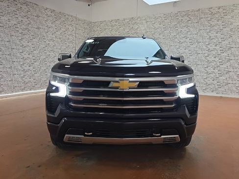 Used 2023 Chevrolet Silverado 1500 High Country w/ Technology Package image 3