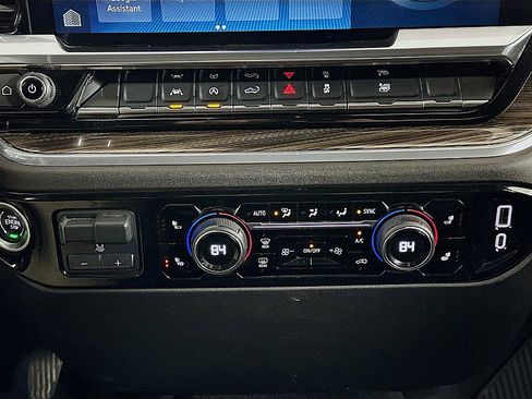 Used 2025 Chevrolet Silverado 1500 LT image 16