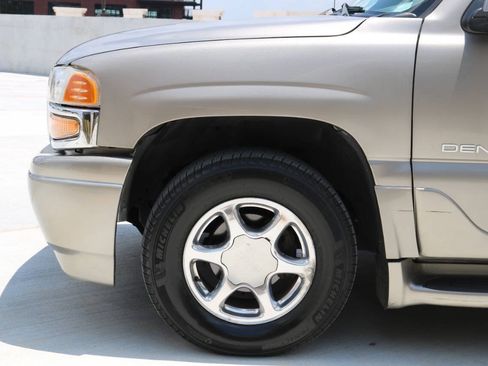 Used 2001 GMC Yukon XL Denali AWD/4WD image 23