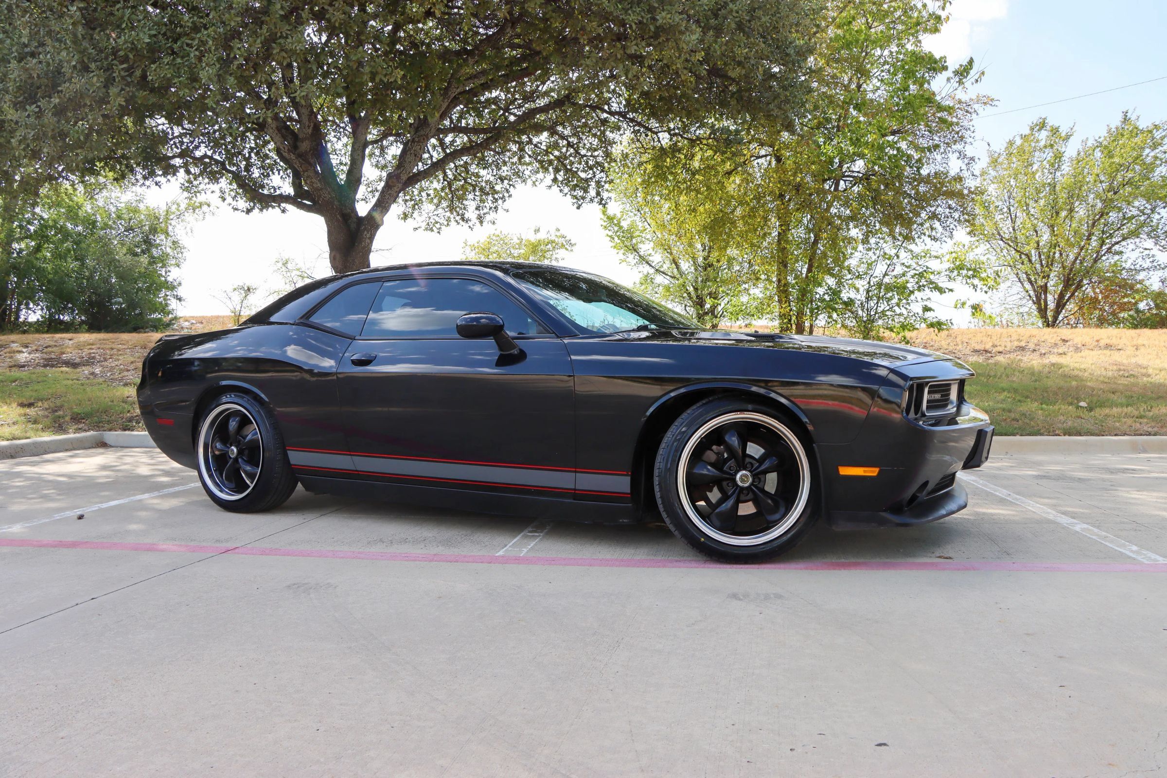 Used 2013 Dodge Challenger SXT w/ Sound Group RWD image 1
