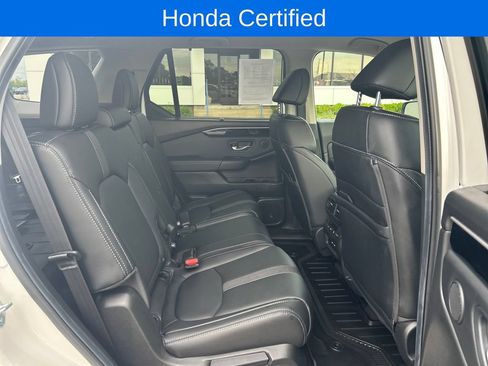 Used 2025 Honda Pilot EX-L image 11