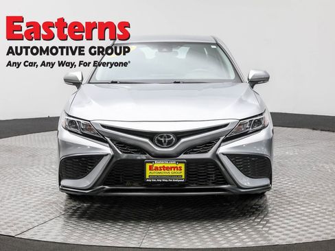 Used 2022 Toyota Camry SE image 2