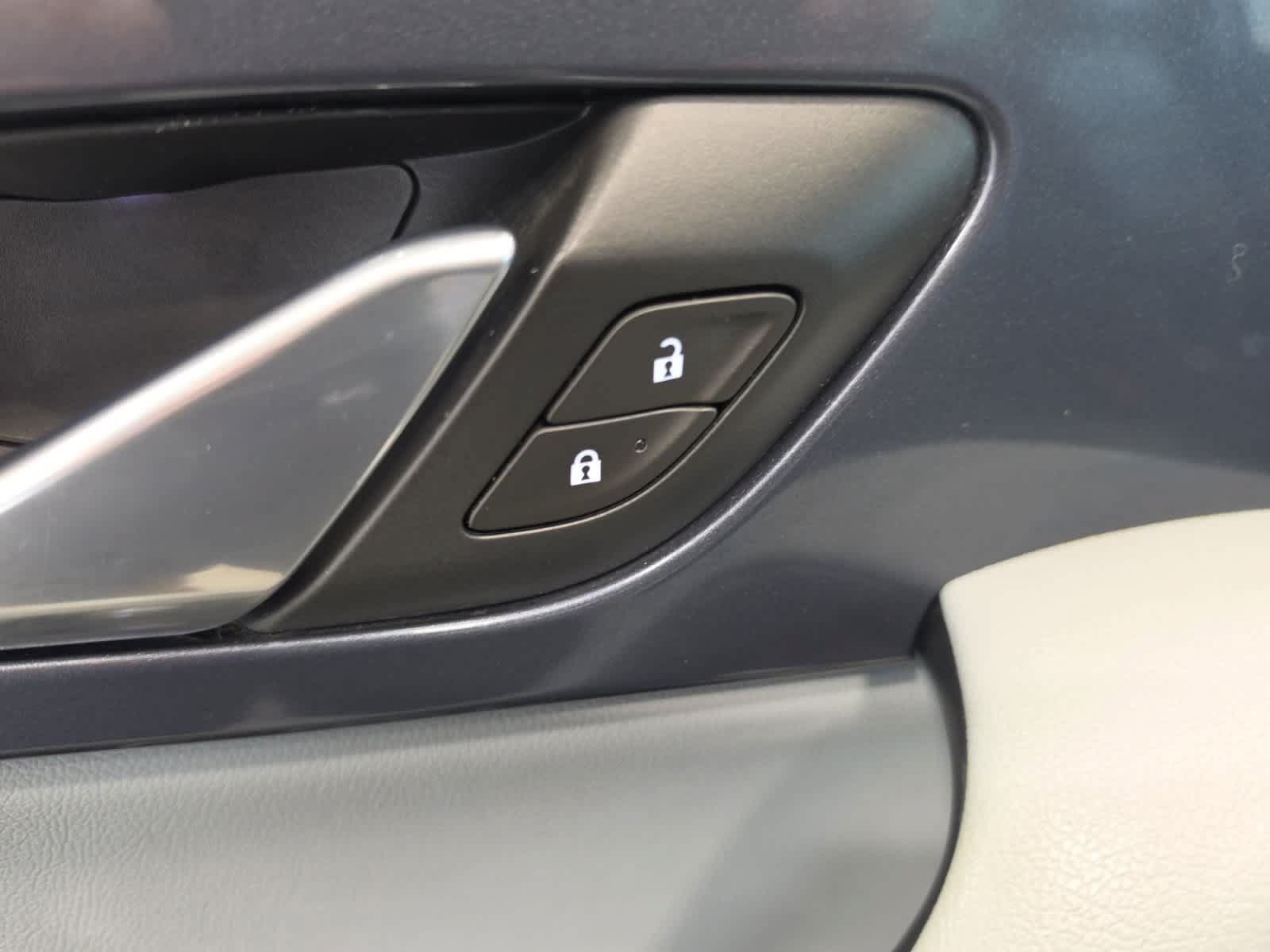 Used 2019 Chevrolet Blazer LT w/ Sun and Wheels Package FWD image 21