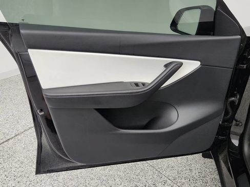 Used 2021 Tesla Model Y Long Range AWD/4WD image 11