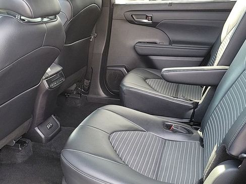 Used 2024 Toyota Highlander XSE image 19