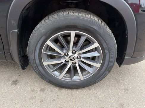 Used 2018 Toyota Highlander XLE w/ Protection Package #3 AWD/4WD image 14