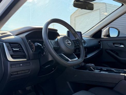 Used 2023 Nissan Rogue SV image 11